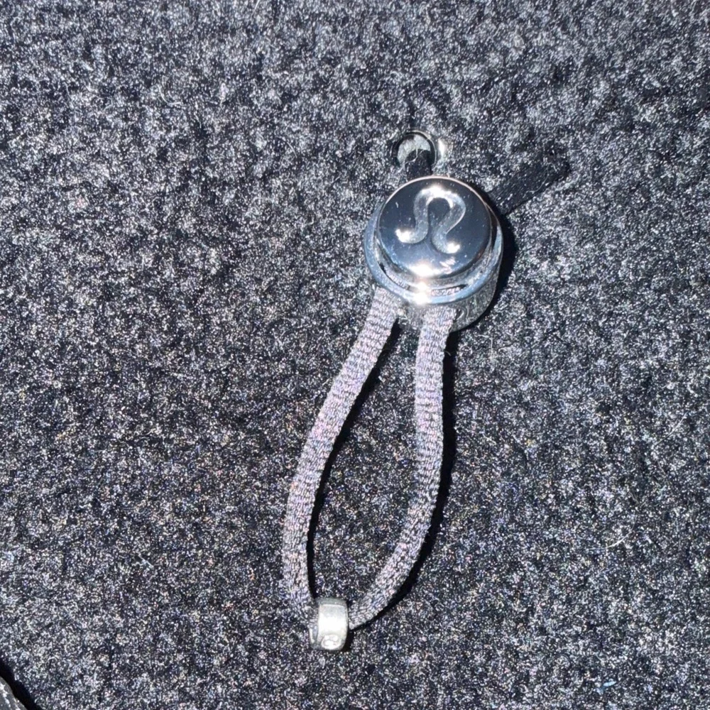 Lululemon Crossbody Fleece Bucket Bag 2.5L - Picture 8 of 8